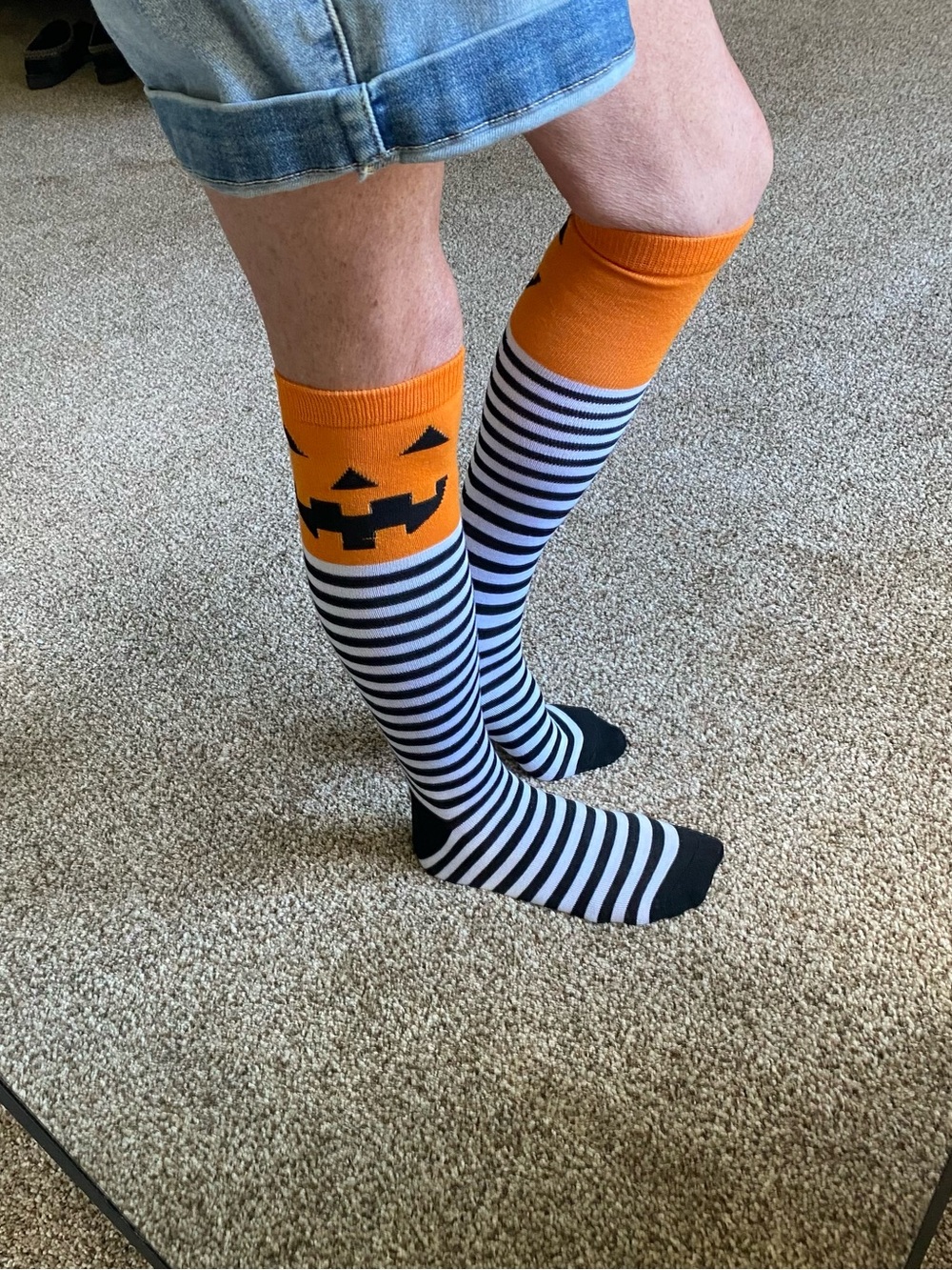 Halloween Knee-High Socks with Jack-o'-Lantern Accent - Orange & Black